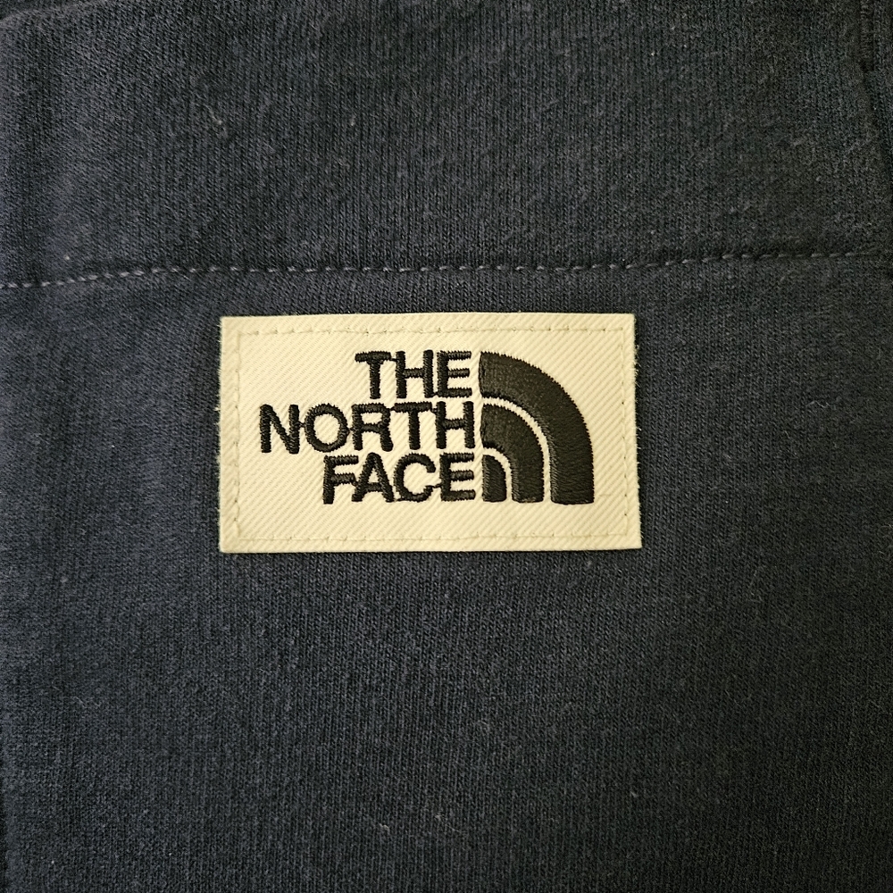 The North Face Women's Heritage Patch Shorts Summit Navy Size Large, Belt - Picture 4 of 7